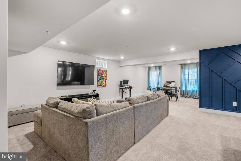 4148 Charles Dickens Dr, White Plains, MD 20695