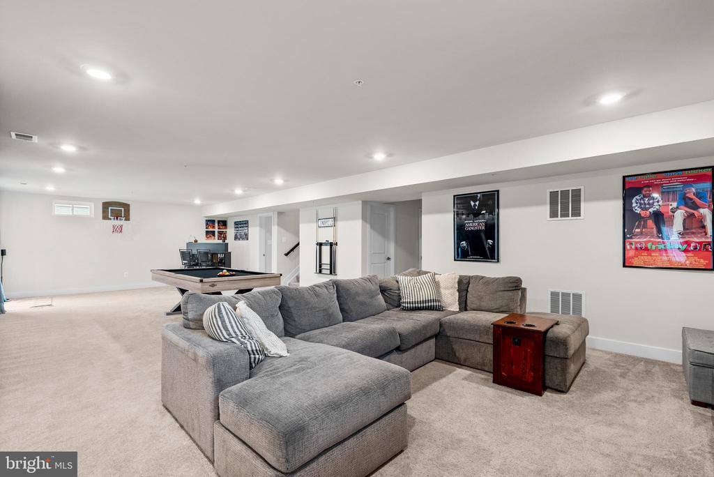 4148 Charles Dickens Dr, White Plains, MD 20695