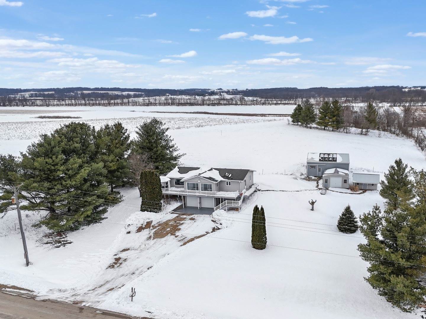 7980 East Ridott Road, Ridott, IL 61067