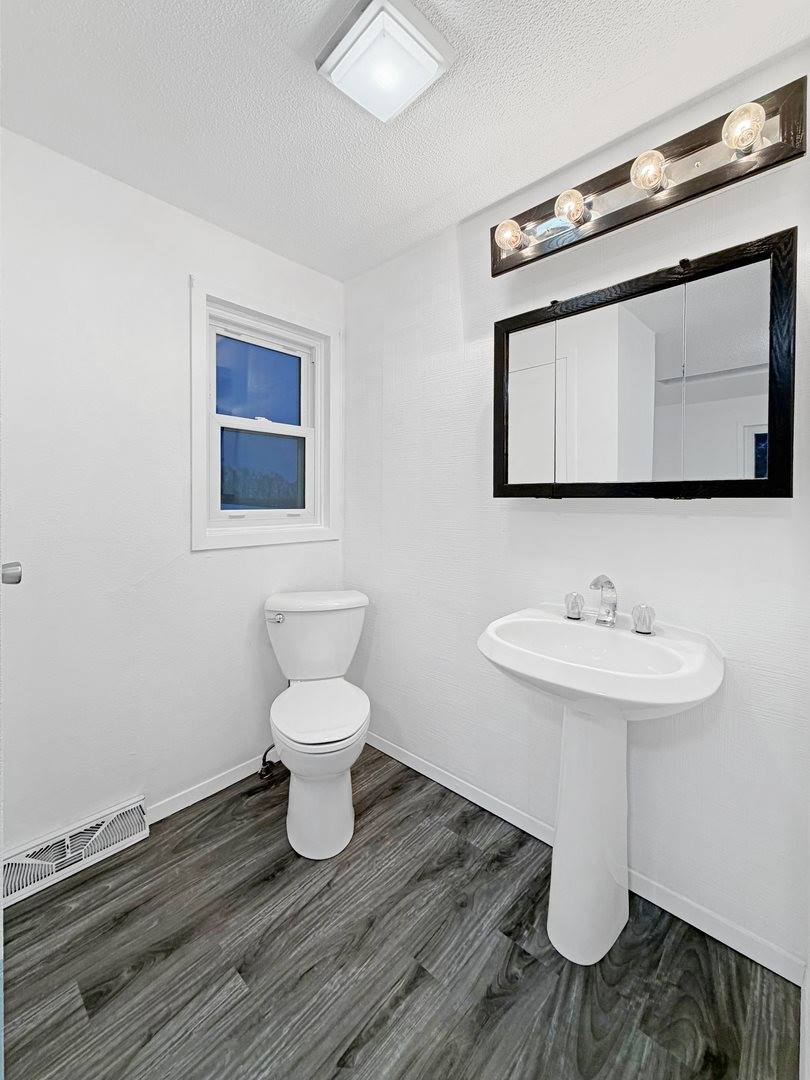 7980 East Ridott Road, Ridott, IL 61067