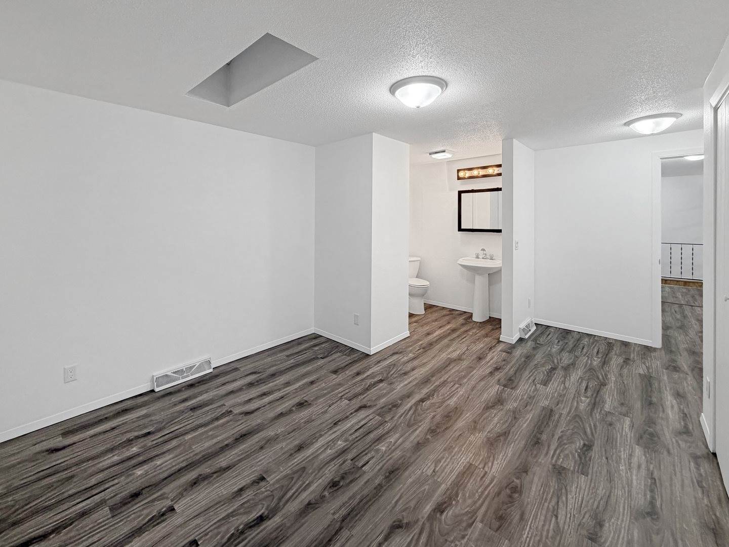 7980 East Ridott Road, Ridott, IL 61067