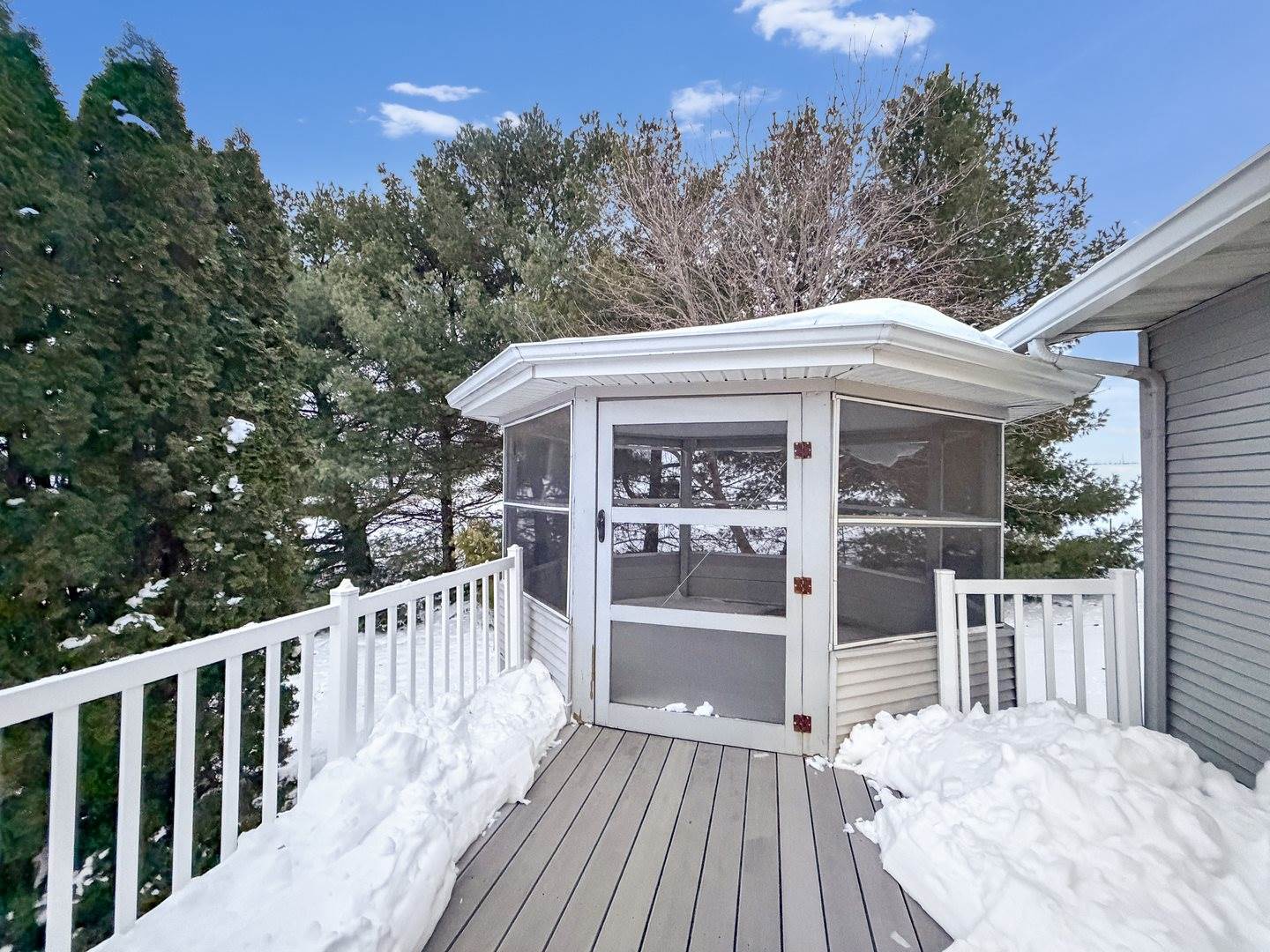 7980 East Ridott Road, Ridott, IL 61067