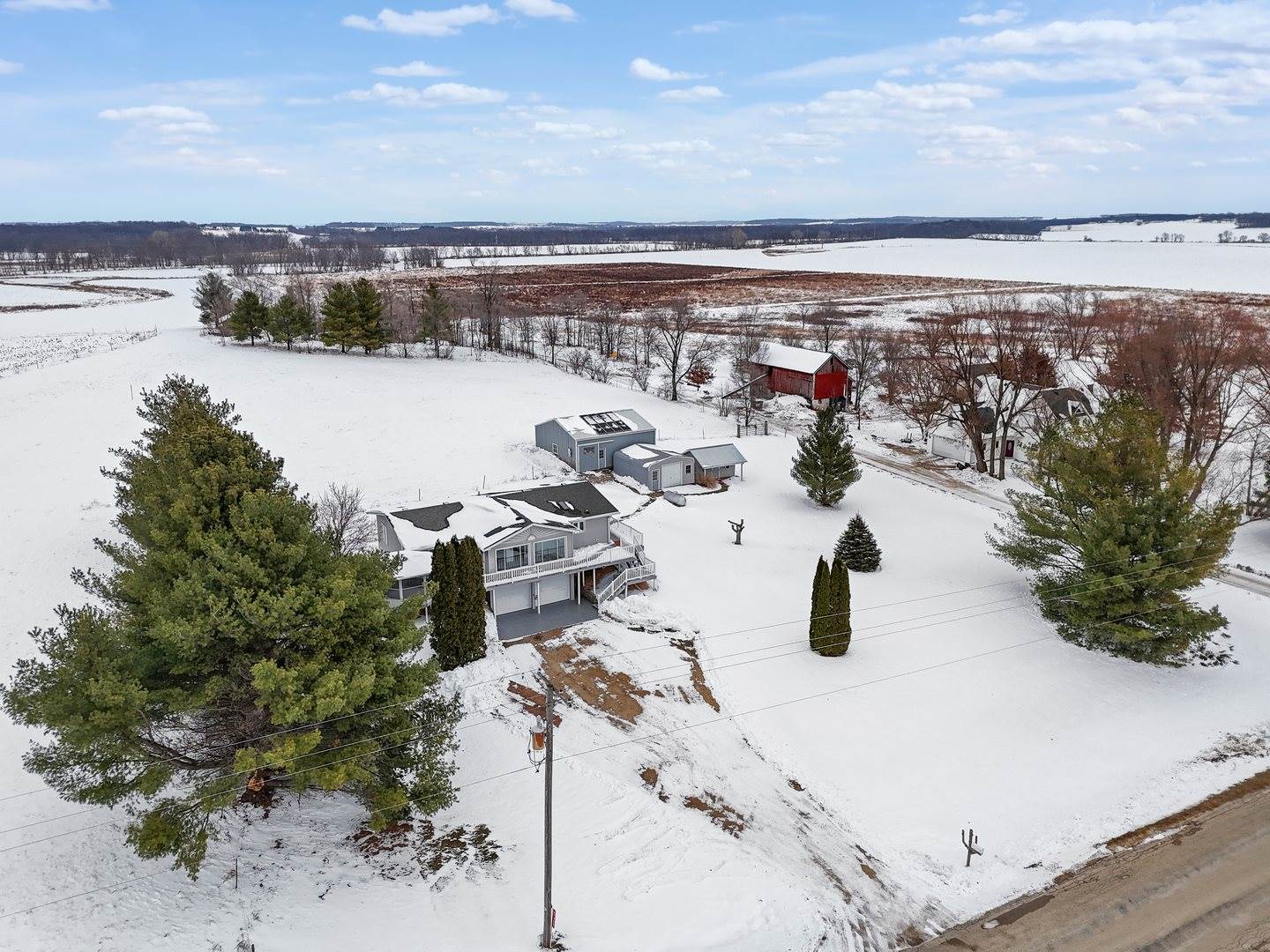 7980 East Ridott Road, Ridott, IL 61067