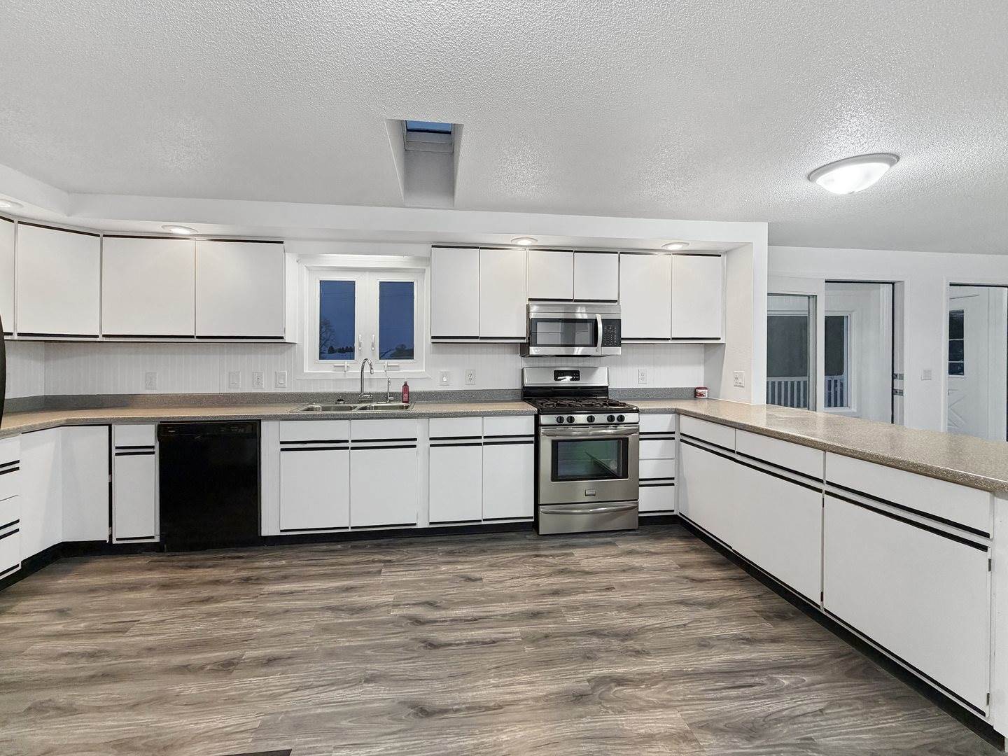 7980 East Ridott Road, Ridott, IL 61067