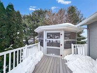 7980 East Ridott Road, Ridott, IL 61067