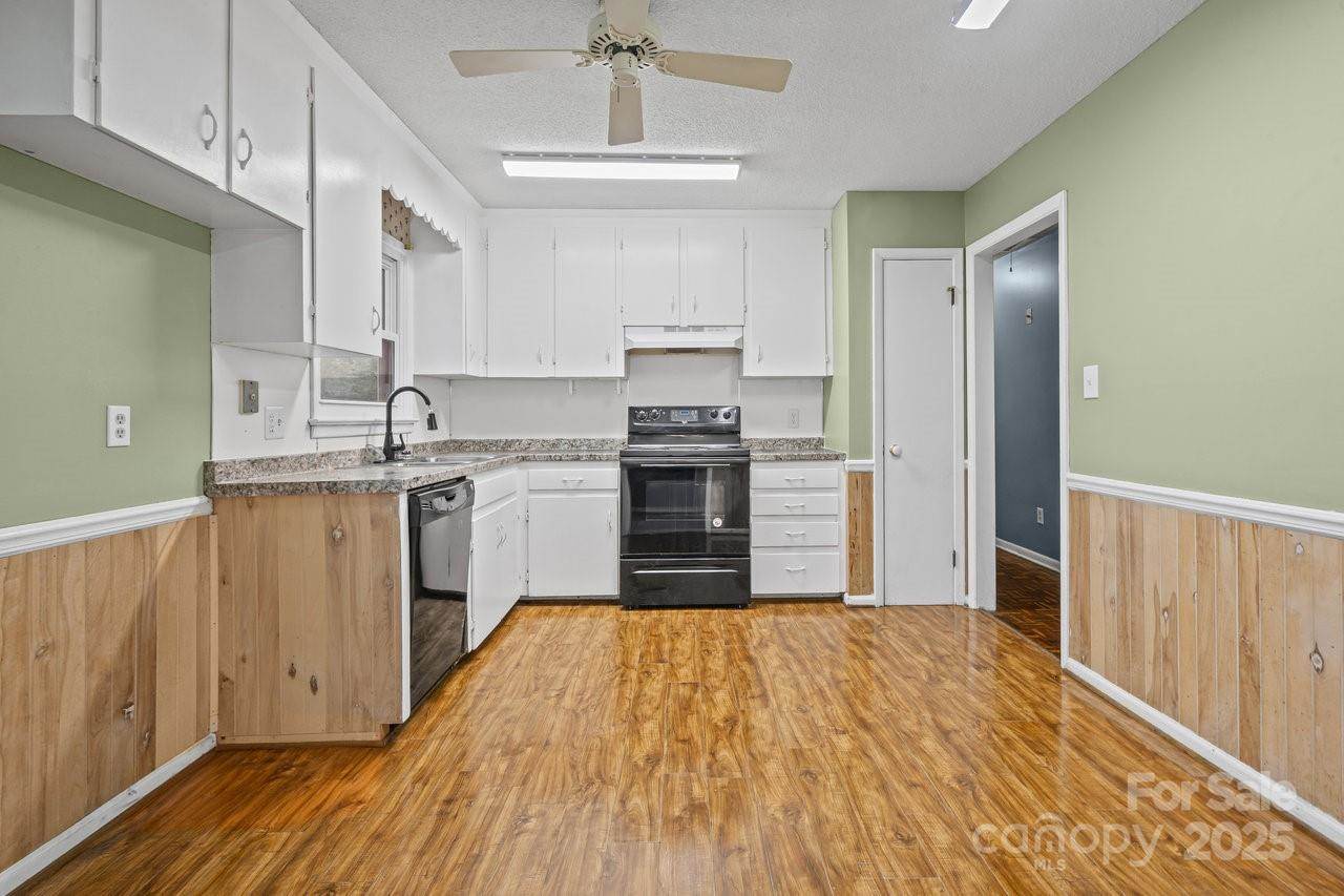 118 Brookmeade Drive, Statesville, NC 28625