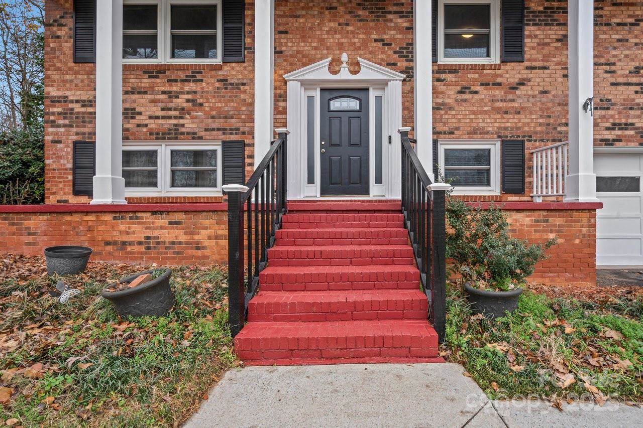 118 Brookmeade Drive, Statesville, NC 28625