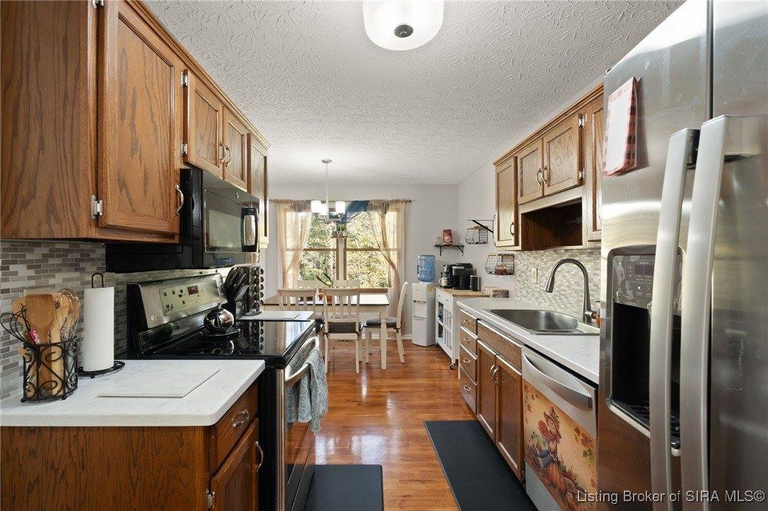 9404 Hunters Ridge Drive, Georgetown, IN 47122