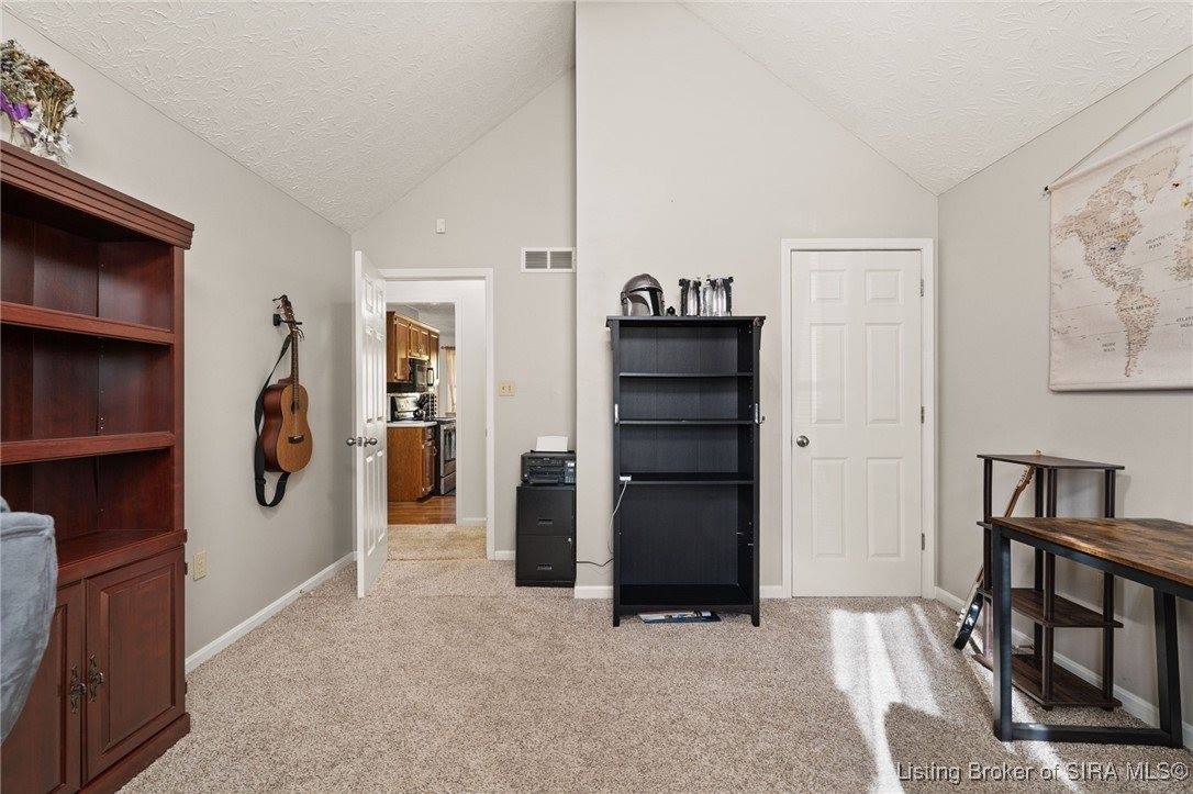 9404 Hunters Ridge Drive, Georgetown, IN 47122