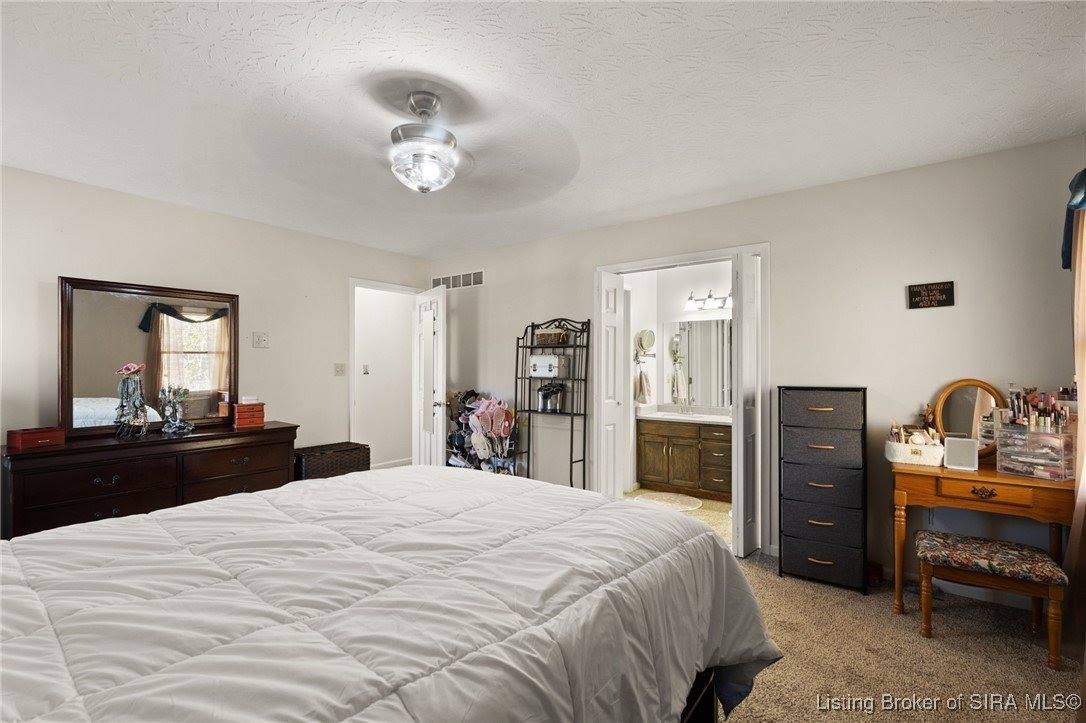 9404 Hunters Ridge Drive, Georgetown, IN 47122