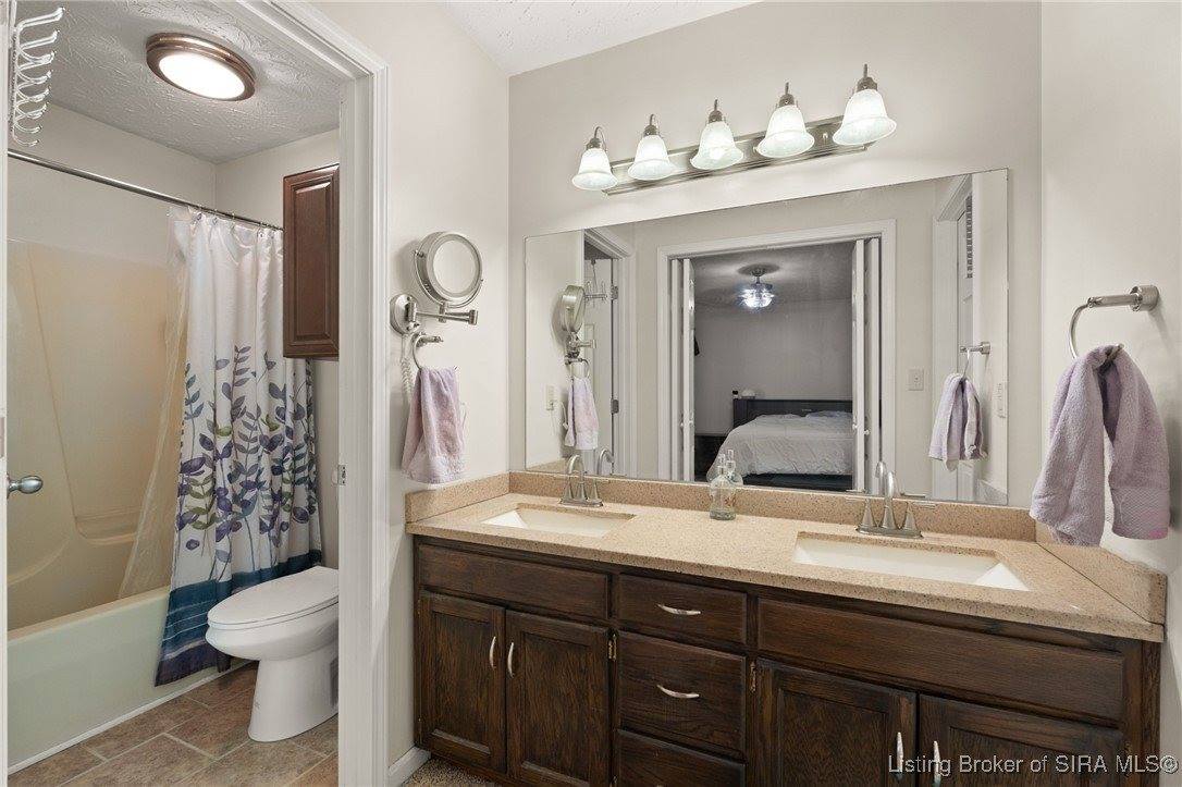 9404 Hunters Ridge Drive, Georgetown, IN 47122