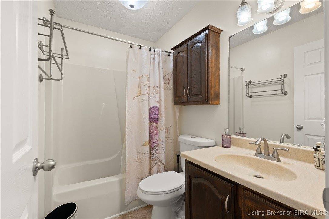 9404 Hunters Ridge Drive, Georgetown, IN 47122