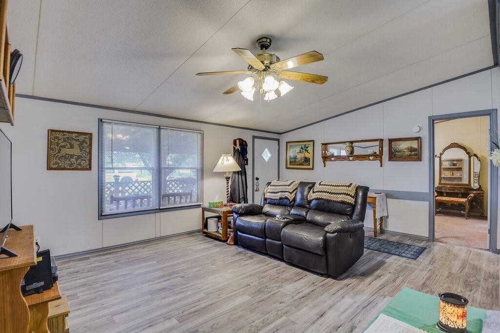 2520 Willow Oak Lane, Burleson, TX 76028