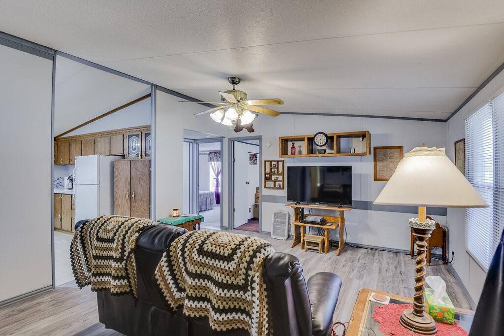 2520 Willow Oak Lane, Burleson, TX 76028