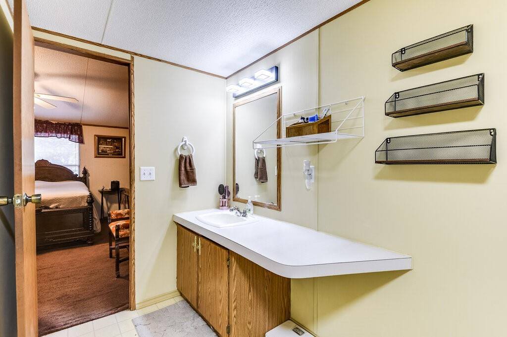 2520 Willow Oak Lane, Burleson, TX 76028