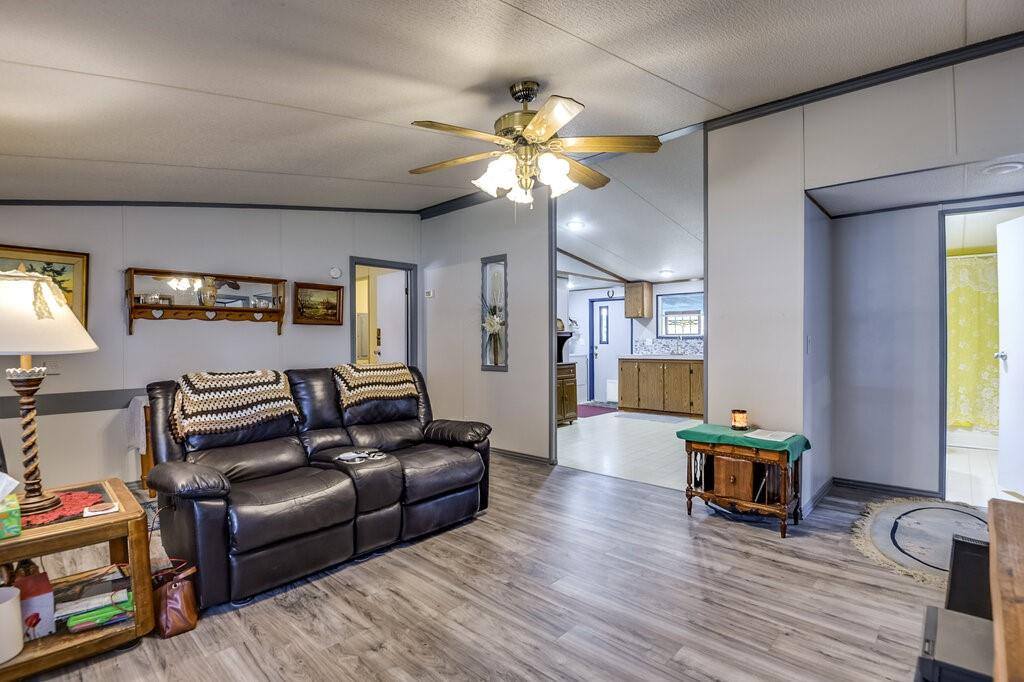 2520 Willow Oak Lane, Burleson, TX 76028