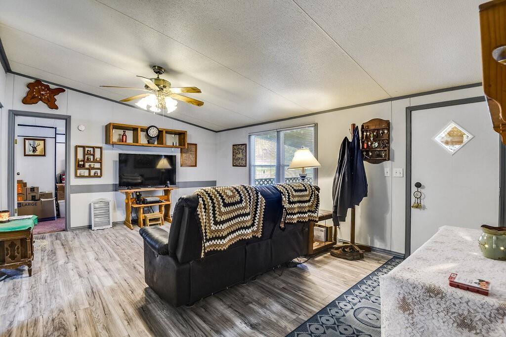 2520 Willow Oak Lane, Burleson, TX 76028