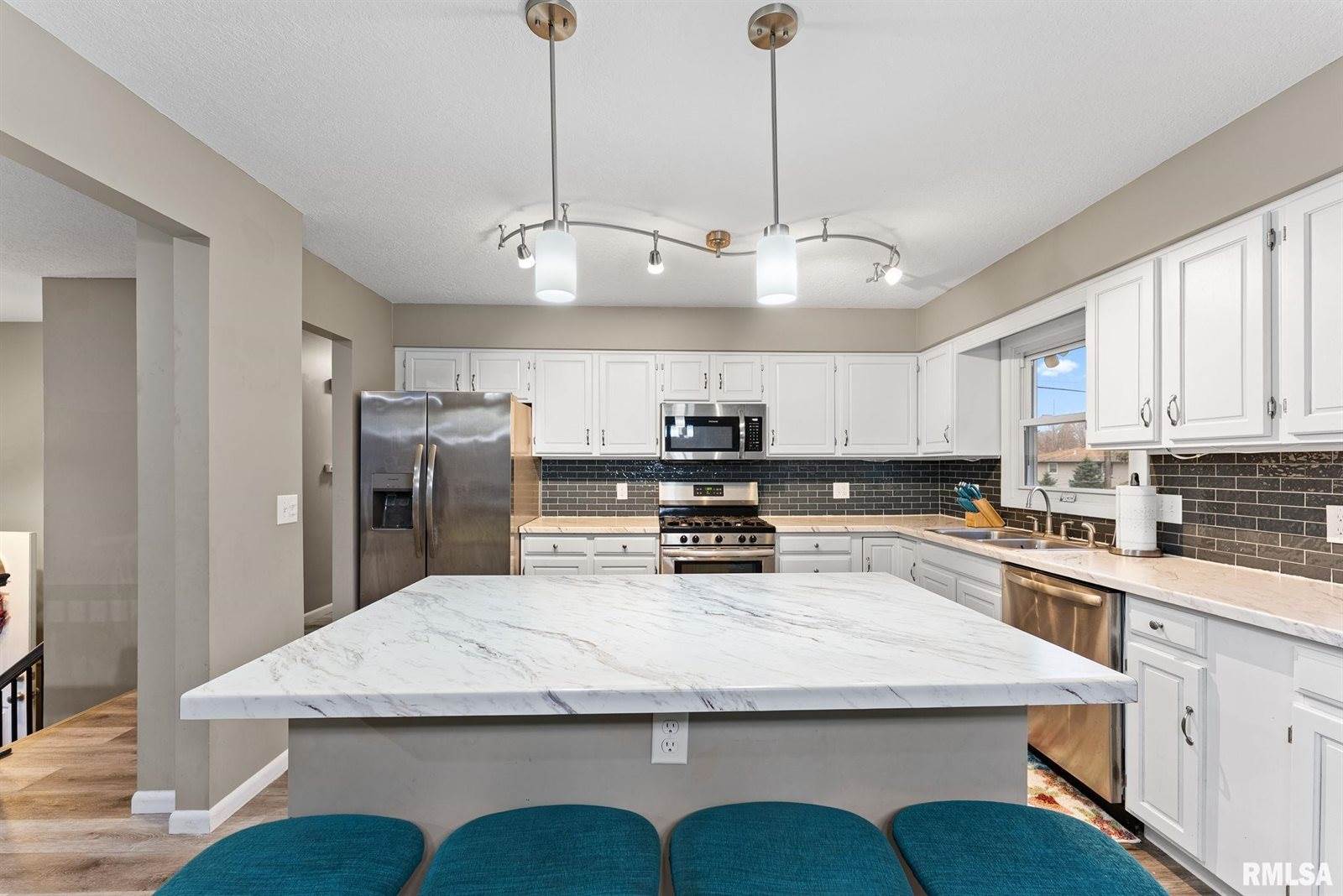 3870 Lexington Court, Bettendorf, IA 52722