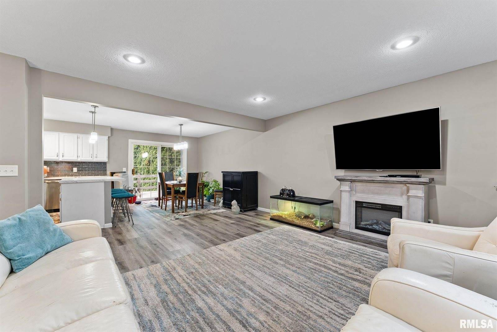 3870 Lexington Court, Bettendorf, IA 52722