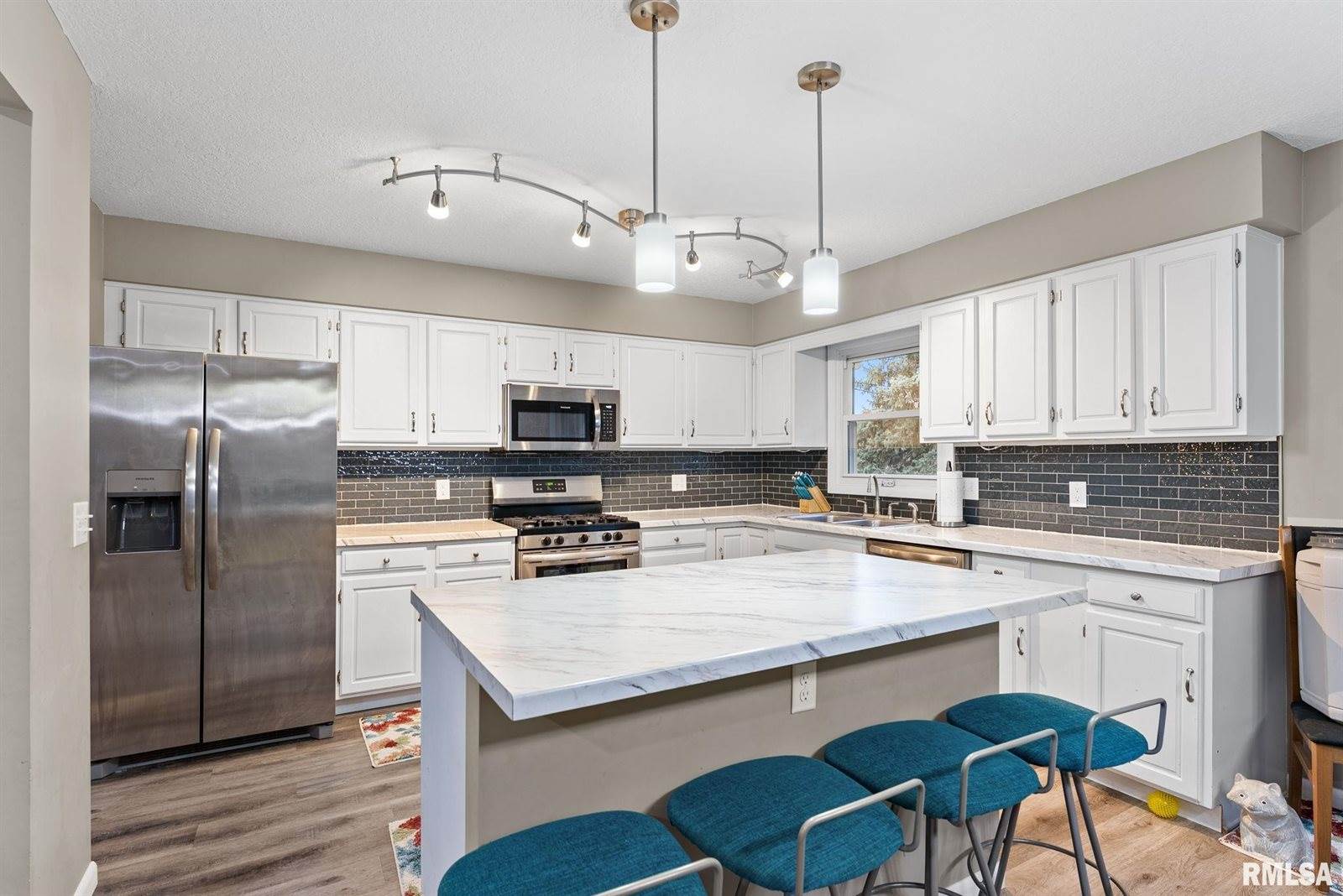 3870 Lexington Court, Bettendorf, IA 52722