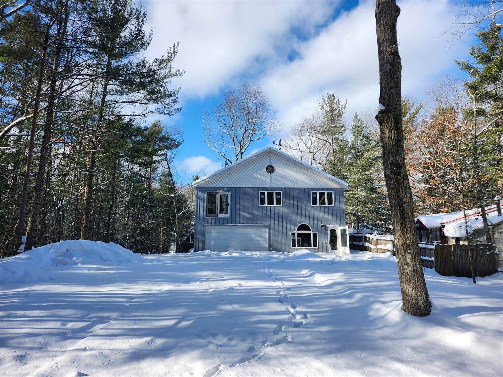 6395 South Lakeshore Drive, Pentwater, MI 49449