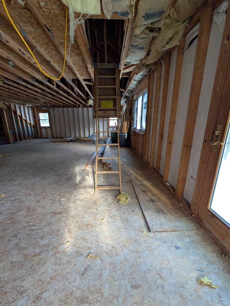 6395 South Lakeshore Drive, Pentwater, MI 49449