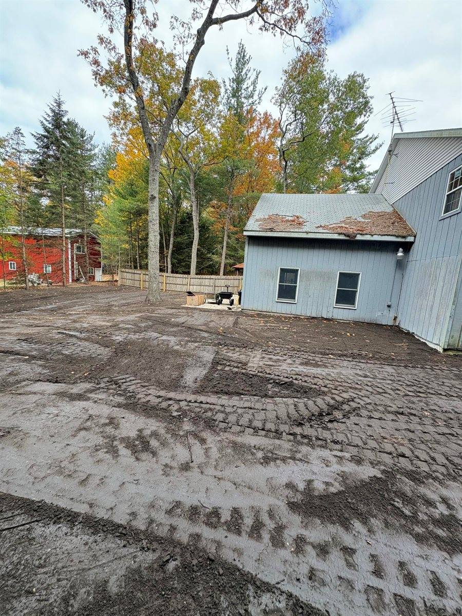 6395 South Lakeshore Drive, Pentwater, MI 49449