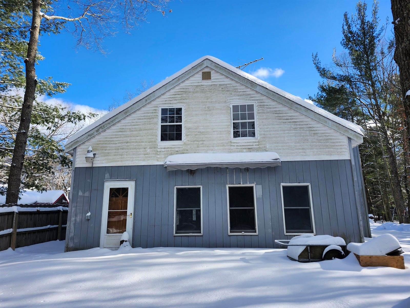 6395 South Lakeshore Drive, Pentwater, MI 49449