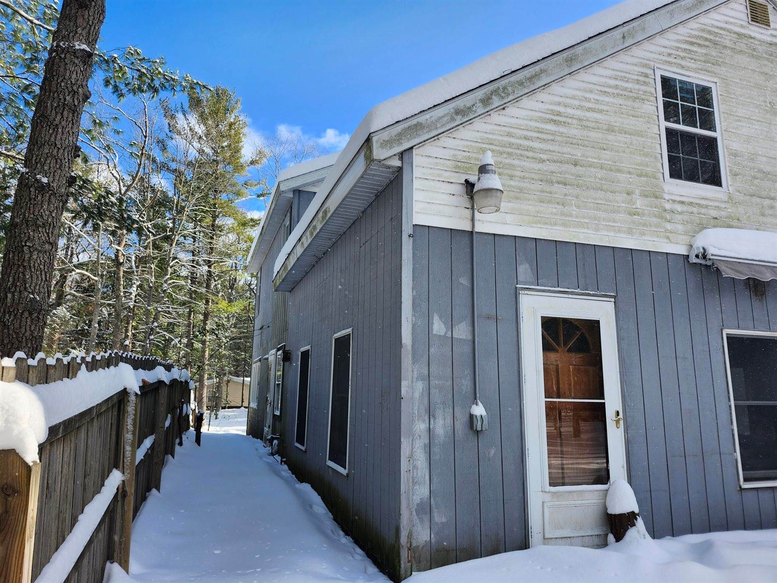 6395 South Lakeshore Drive, Pentwater, MI 49449