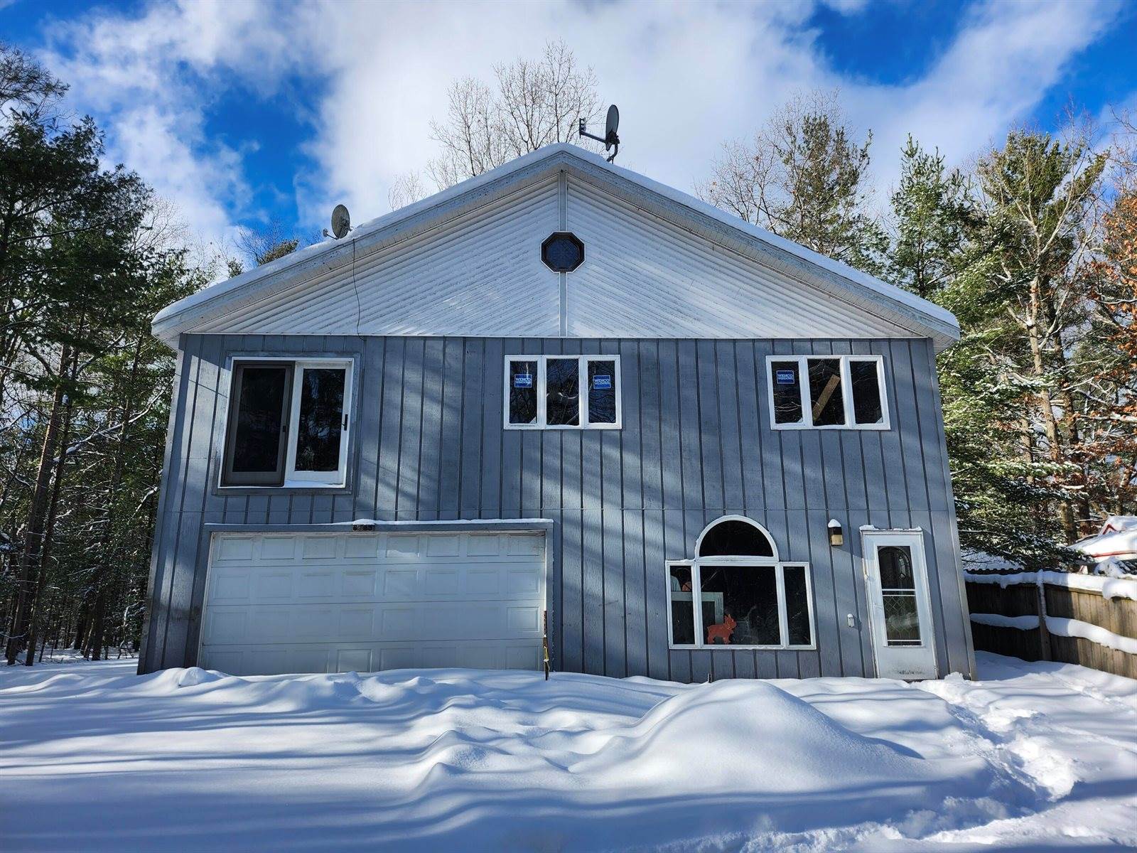 6395 South Lakeshore Drive, Pentwater, MI 49449