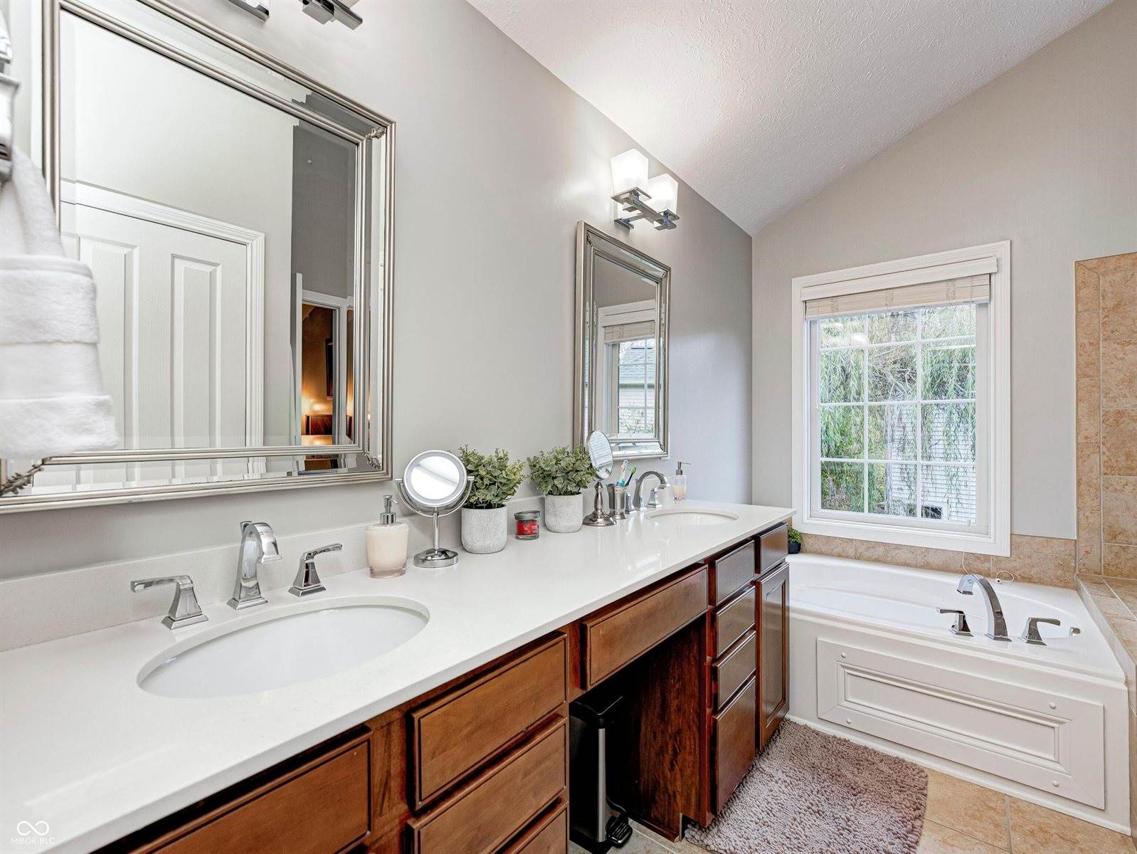 6052 Pine Bluff Drive, Avon, IN 46123