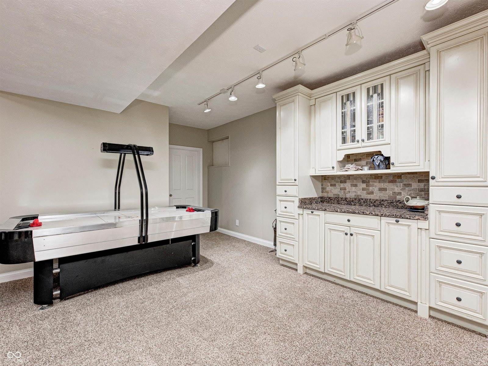 6052 Pine Bluff Drive, Avon, IN 46123