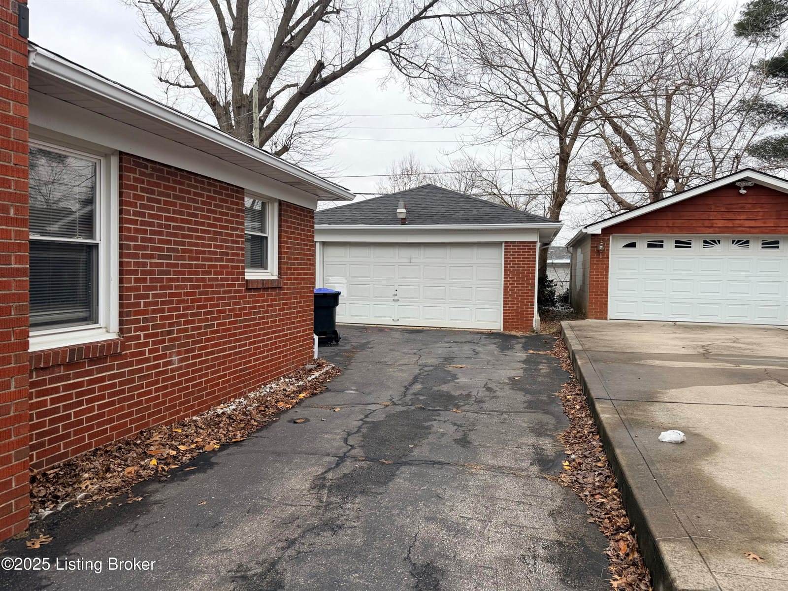 3507 Huon Dr, Louisville, KY 40218