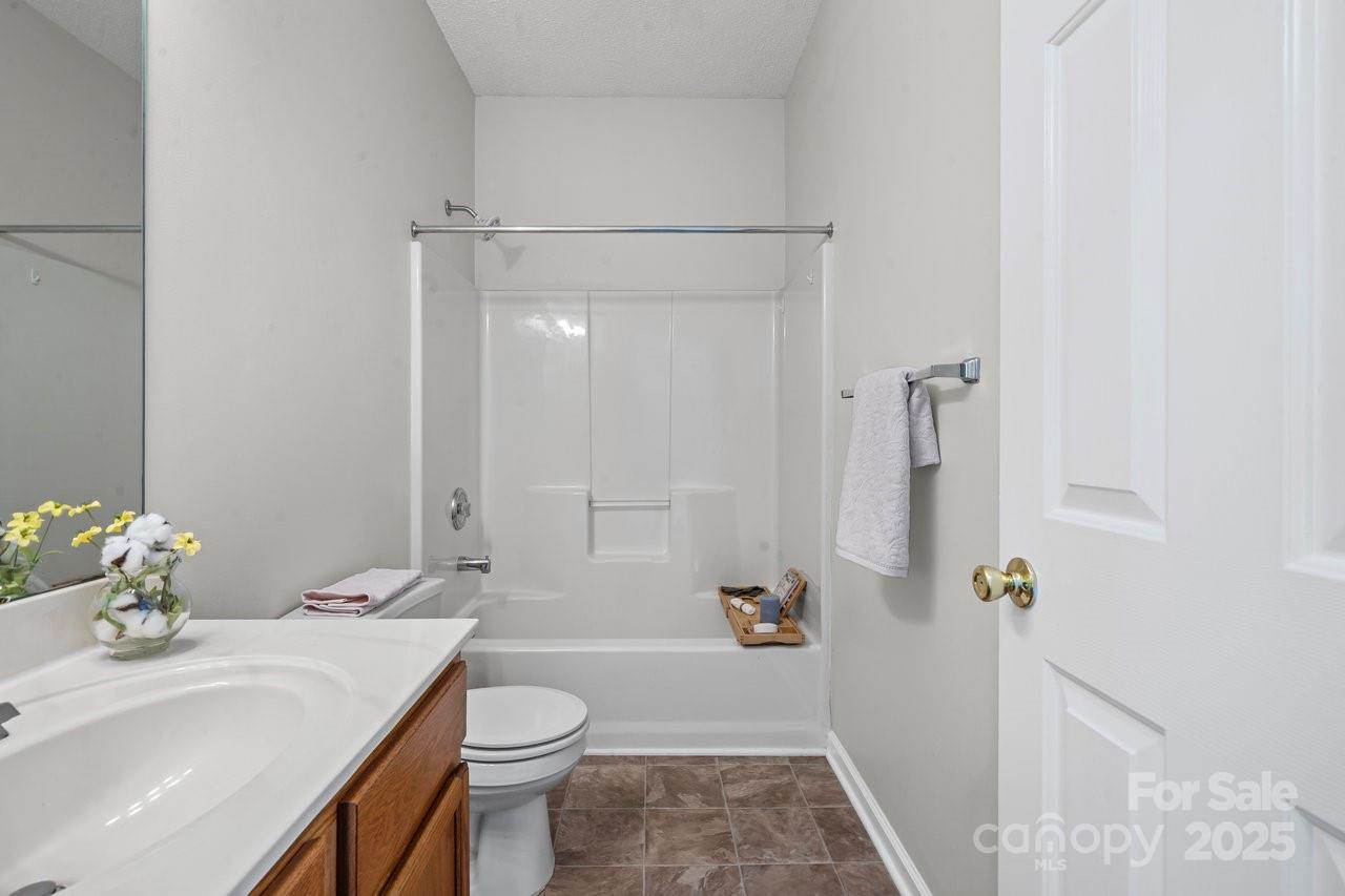 8663 Meadowmont View Drive, Charlotte, NC 28269