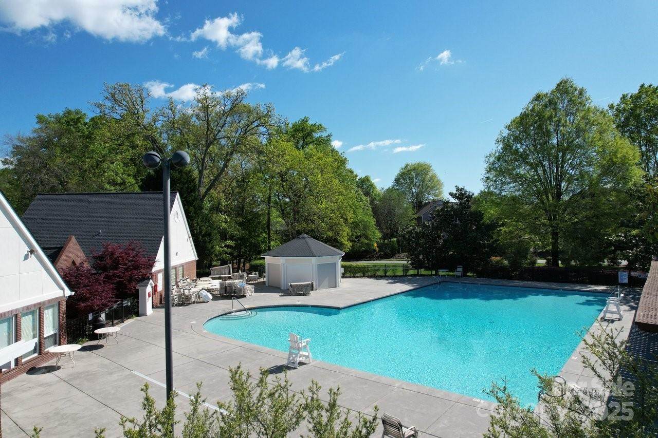 8663 Meadowmont View Drive, Charlotte, NC 28269