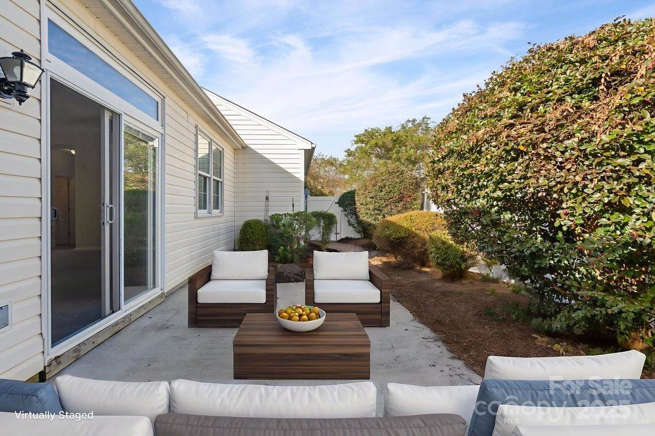 8663 Meadowmont View Drive, Charlotte, NC 28269