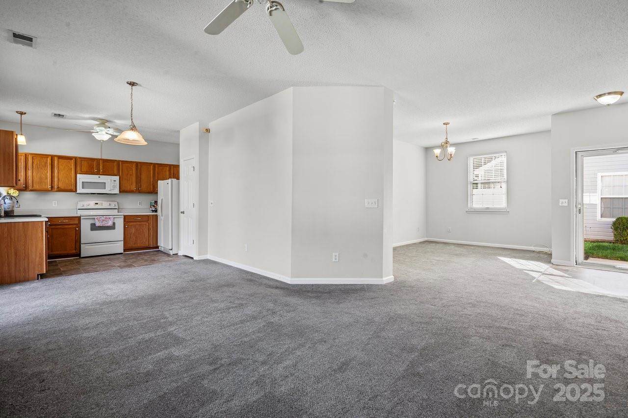 8663 Meadowmont View Drive, Charlotte, NC 28269