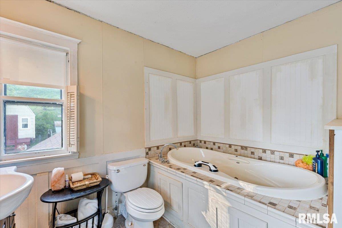 701 West Mississippi Drive, Muscatine, IA 52761