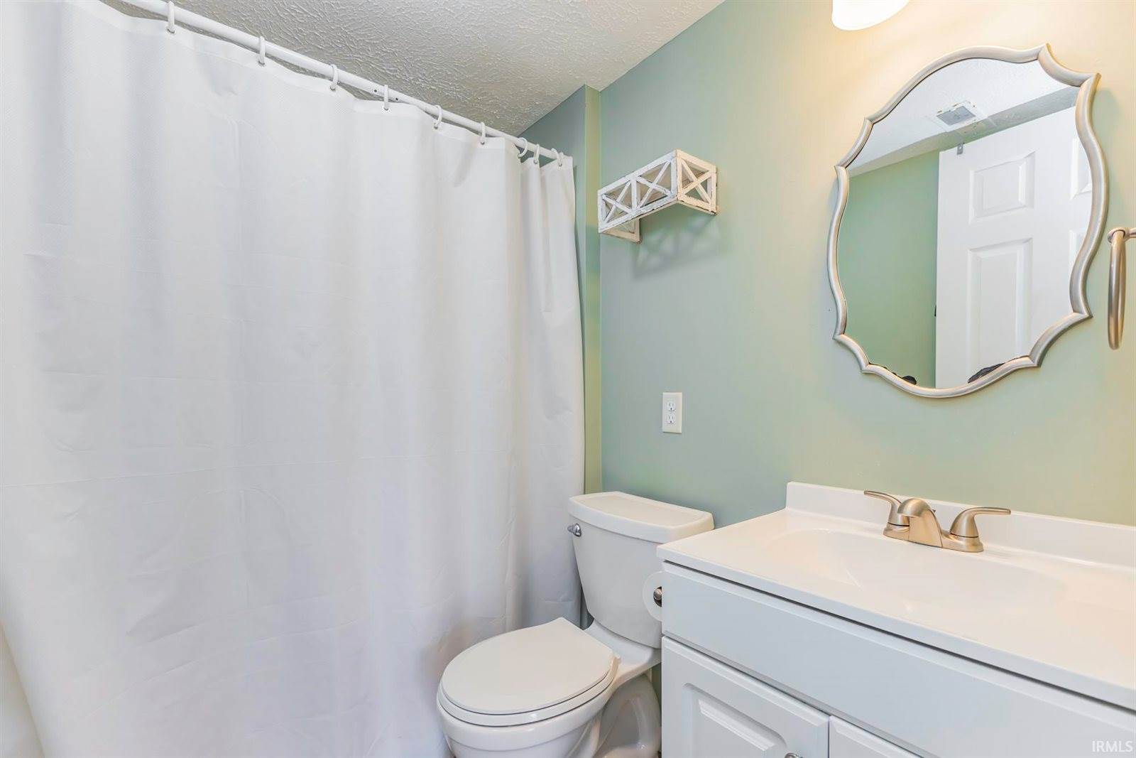 3802 N Lakeside Drive, Muncie, IN 47304