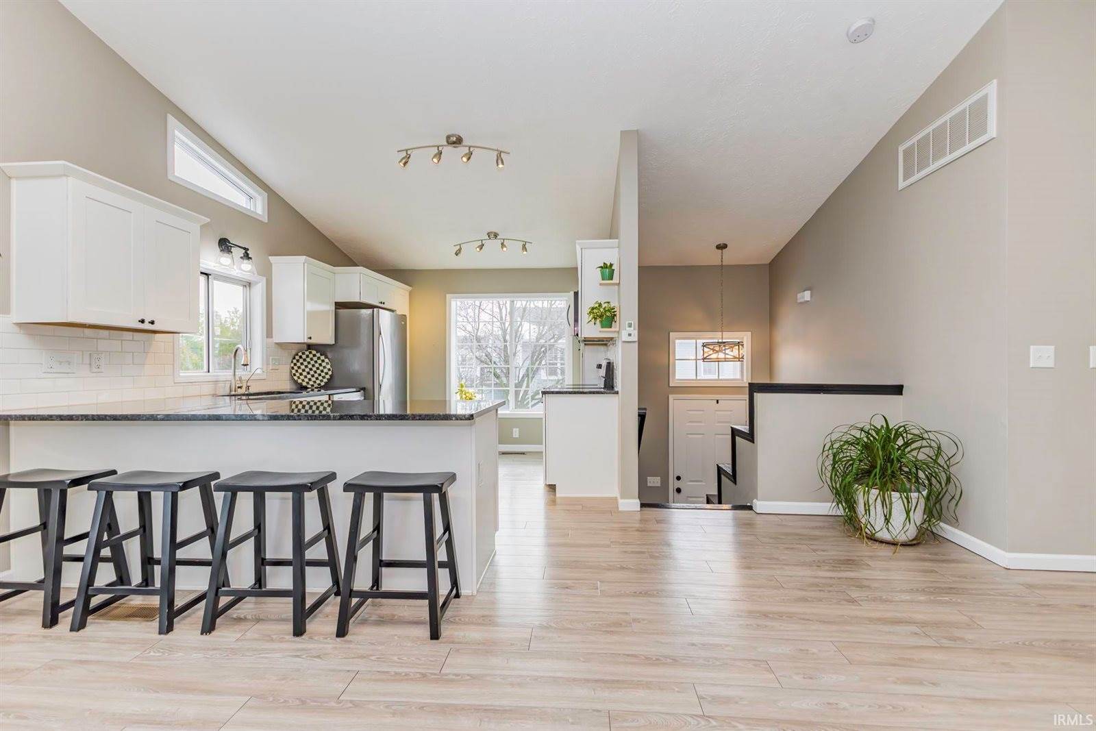 3802 N Lakeside Drive, Muncie, IN 47304