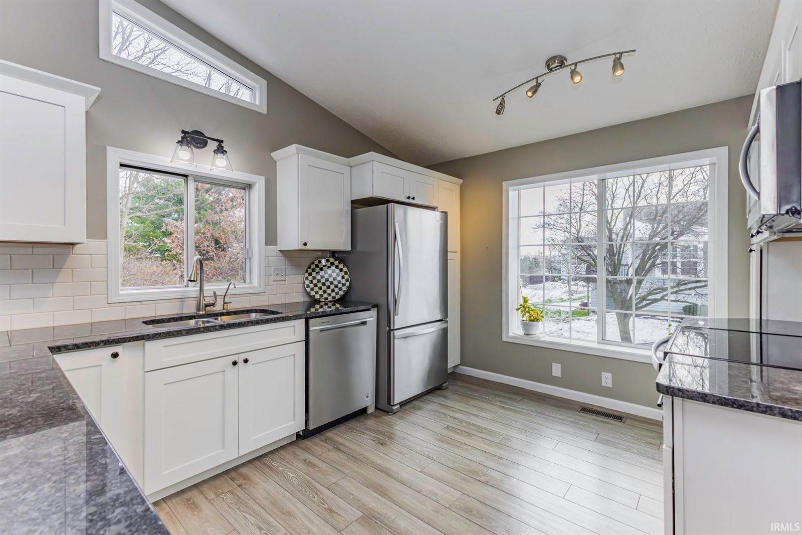 3802 N Lakeside Drive, Muncie, IN 47304