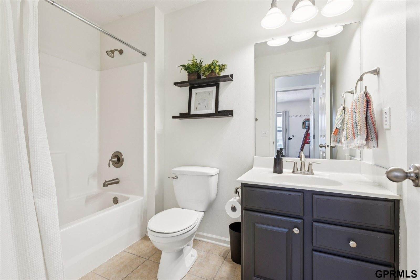 19351 V Street, Omaha, NE 68135