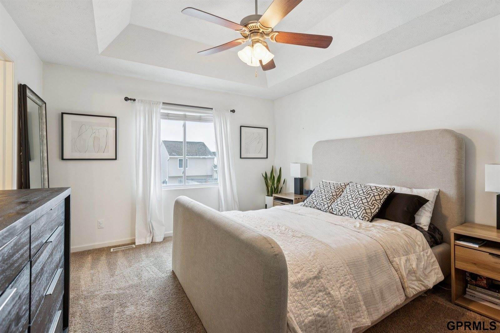 19351 V Street, Omaha, NE 68135