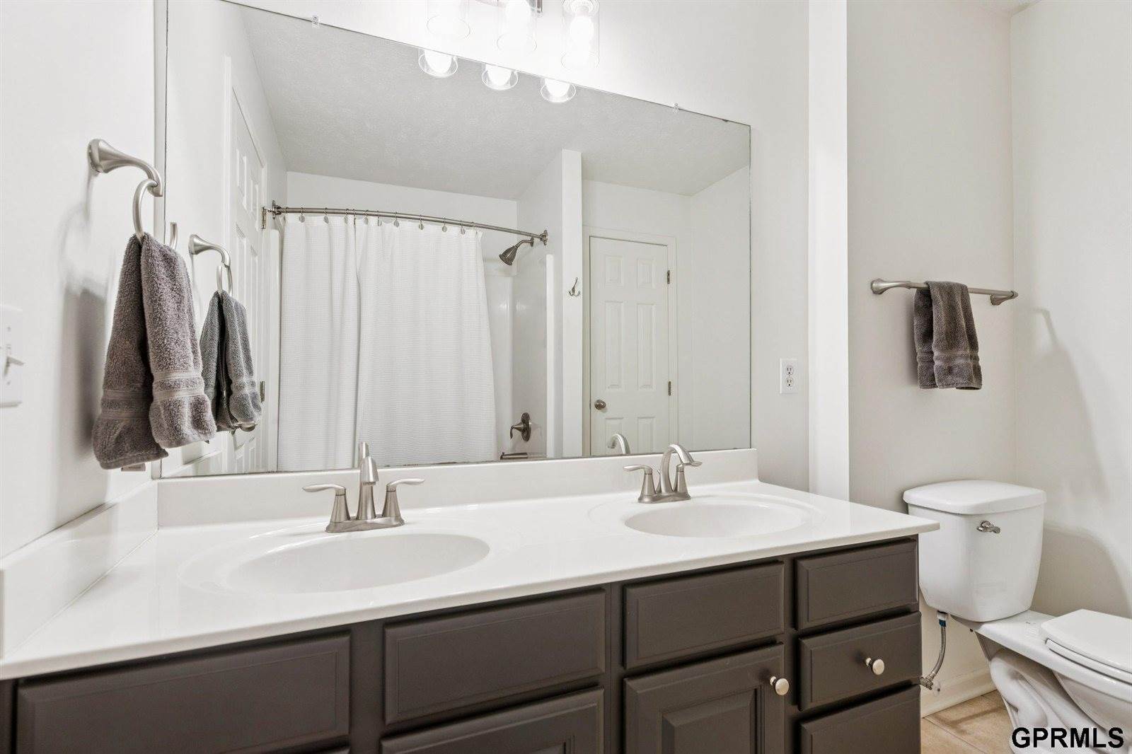 19351 V Street, Omaha, NE 68135