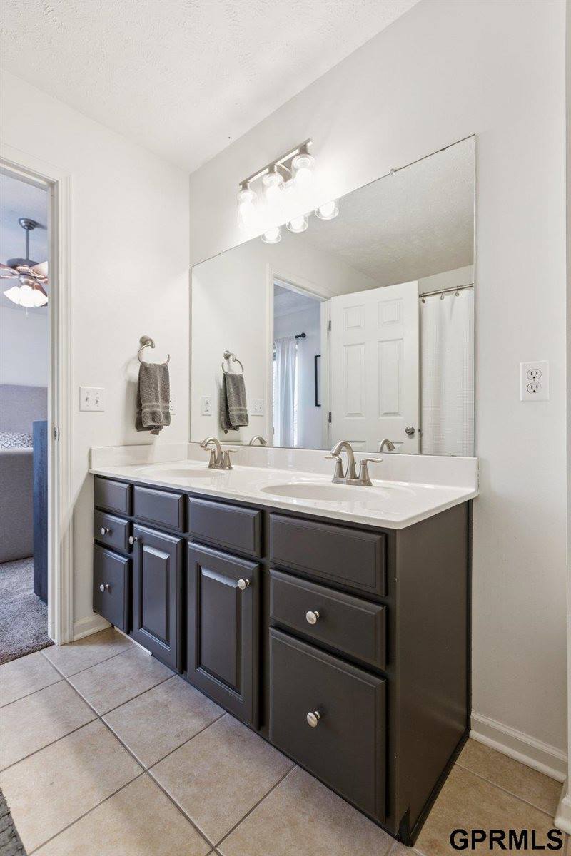 19351 V Street, Omaha, NE 68135