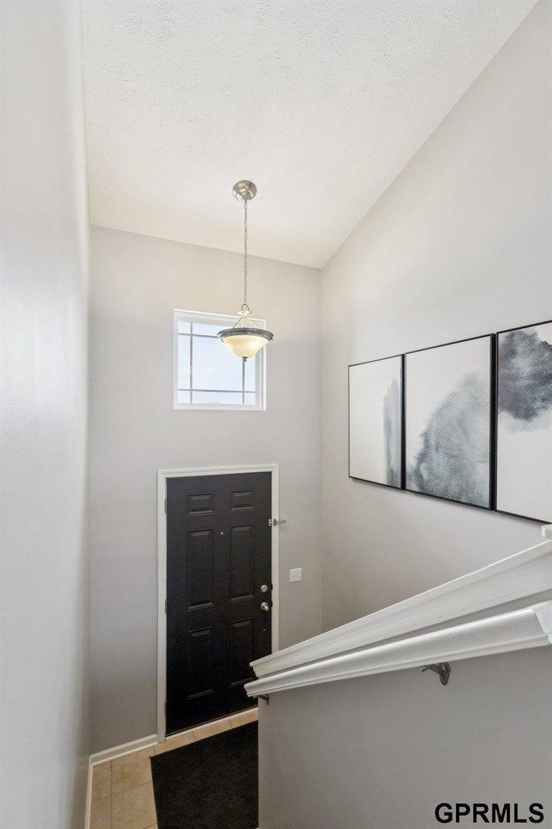 19351 V Street, Omaha, NE 68135