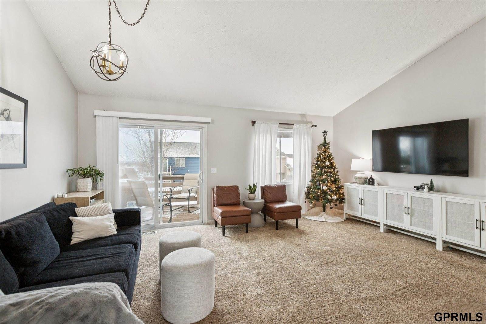 19351 V Street, Omaha, NE 68135