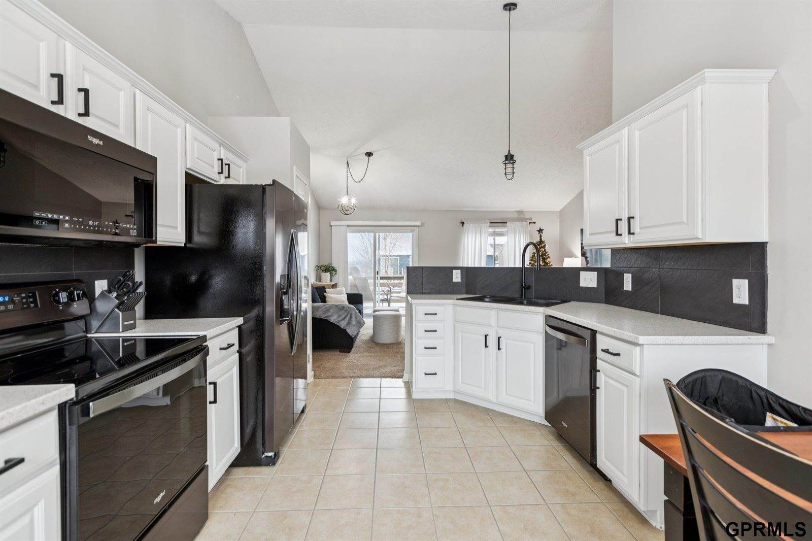 19351 V Street, Omaha, NE 68135