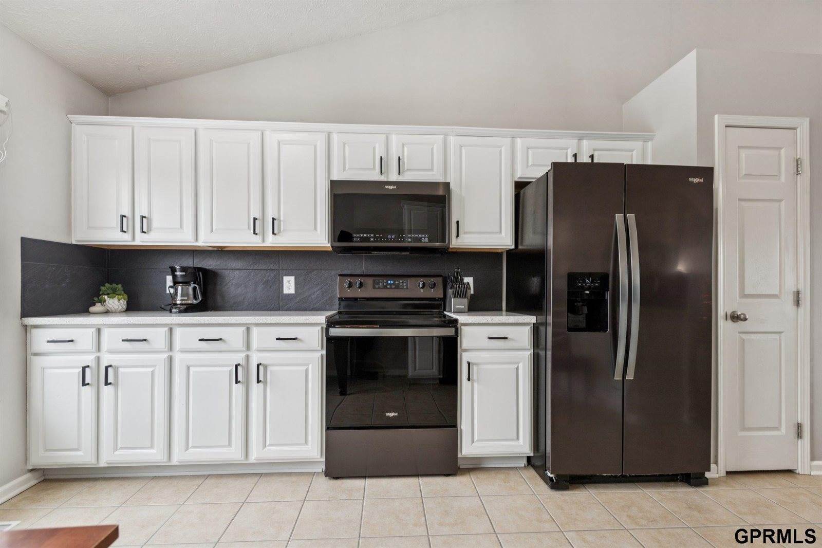 19351 V Street, Omaha, NE 68135