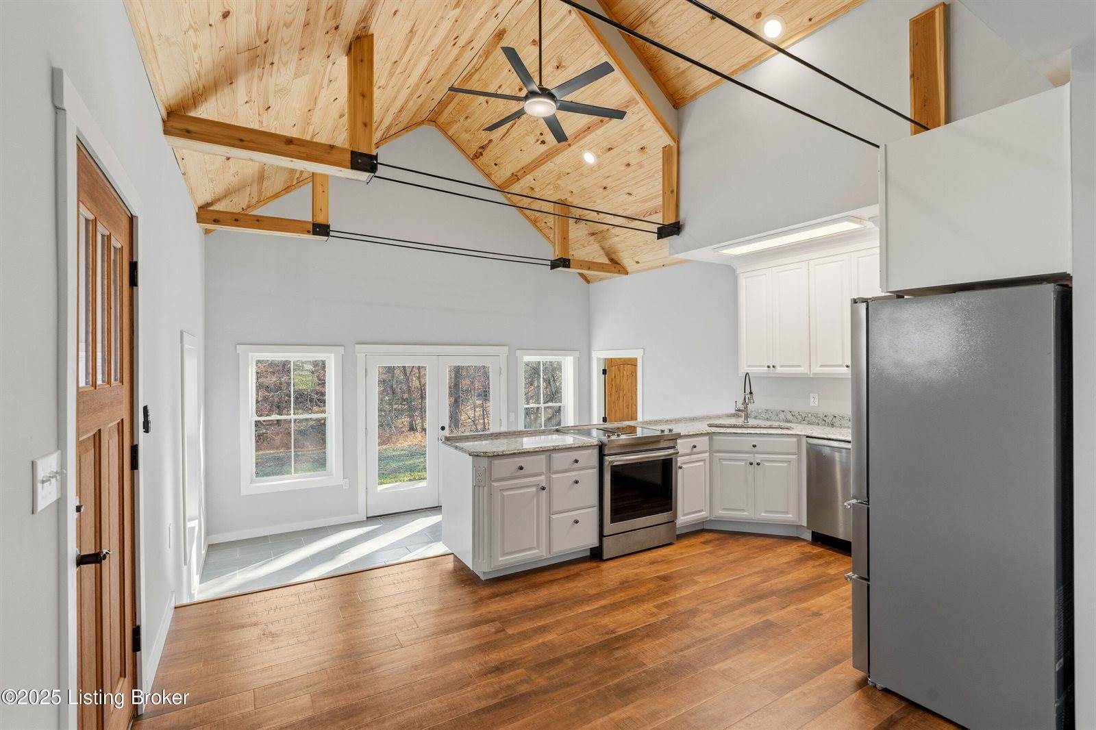 829 Old State Rd, Brandenburg, KY 40108